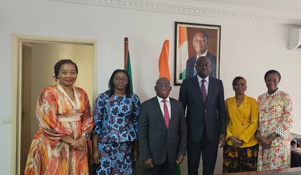 Image 2 - Le Professeur Joseph KAUDJHIS, Directeur Général du CAMPC, a eu l'honneur d'être reçu en audience ce jeudi 30 Octobre 2025 par S.E  Konan Bertin KOUADIO, Ambassadeur de Côte d'Ivoire au Gabon.
